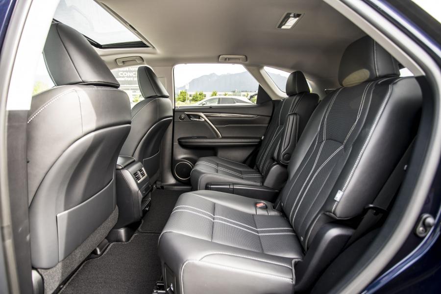 Интерьер Lexus RX450hL 2018 года  (NA) (фото 20 из 24)